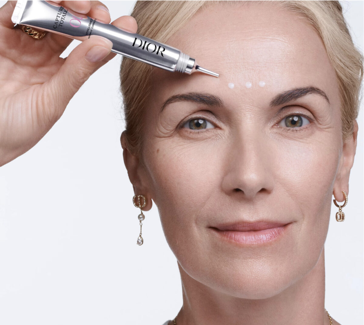 Galleria foto 'La soluzione “express” per cancellare i segni del tempo in sole 4 ore e senza bisturi!' - foto 2