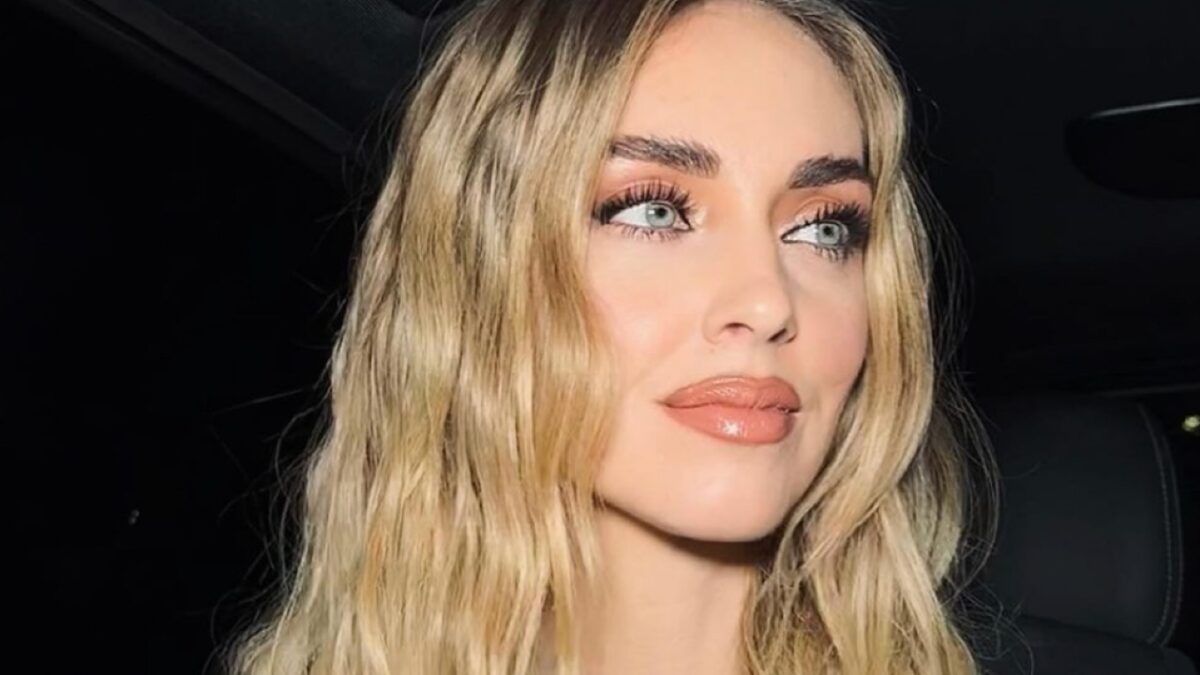 Chiara Ferragni torna a viaggiare con il Trolley griffato di lusso! (FOTO)