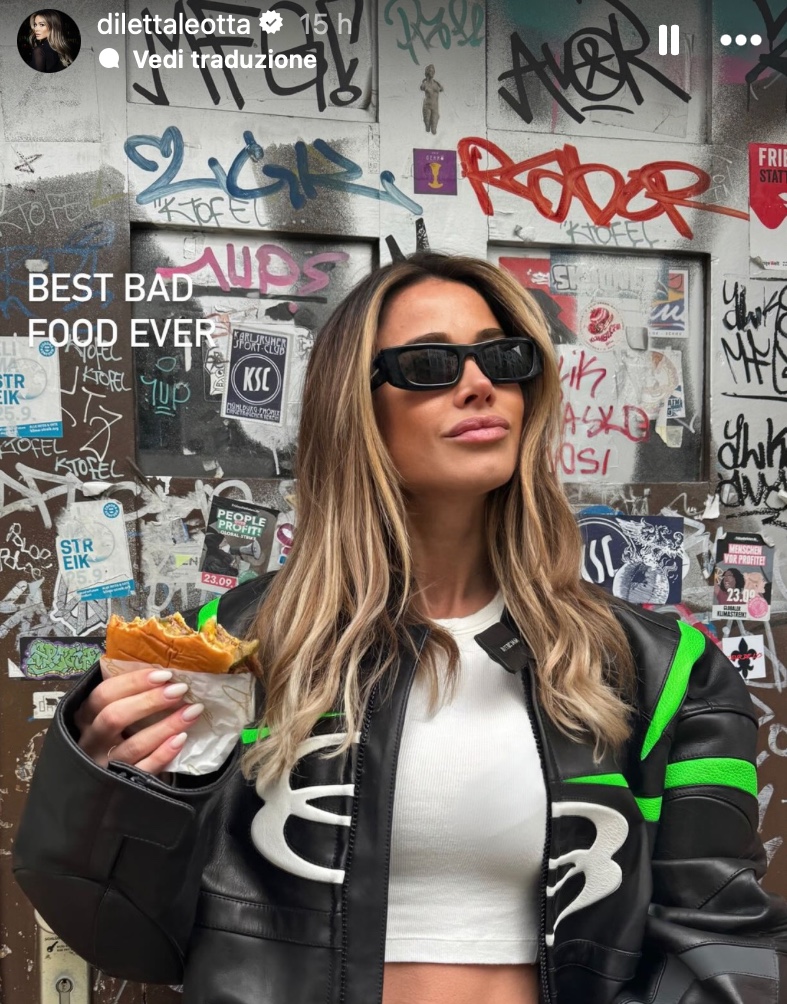 Galleria foto 'Diletta Leotta sceglie la Giacca Biker di Balenciaga, costa un capitale!' - foto 1