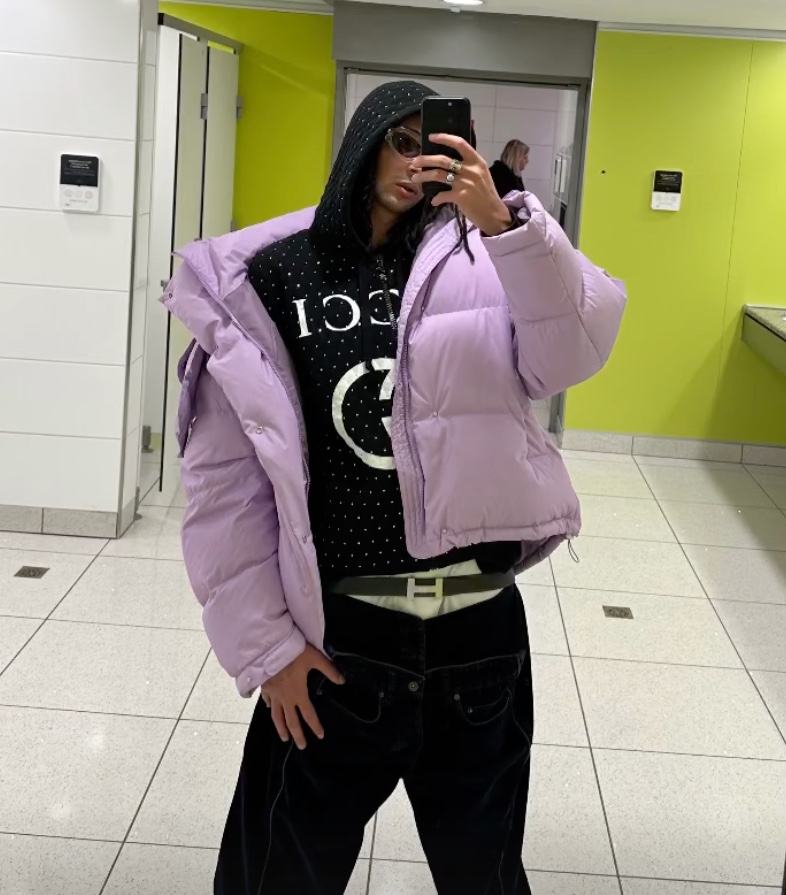 Galleria foto 'Ghali vola a Parigi con un Look da oltre 5mila euro, guarda' - foto 1