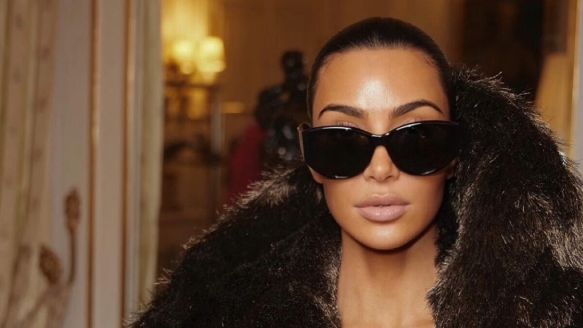 Kim Kardashian come Bianca Censori, ma cosa succede all’influencer? Le foto shock