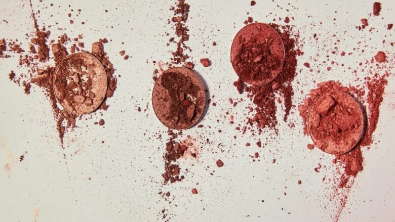 Blush stacking: è questo il segreto per un trucco impeccabile in estate!