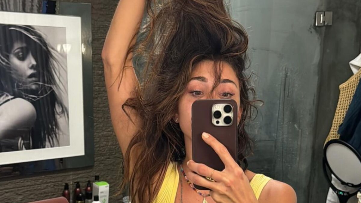 Belen Rodriguez con la bellissima Borsa alla moda, quanto costa questo modello?