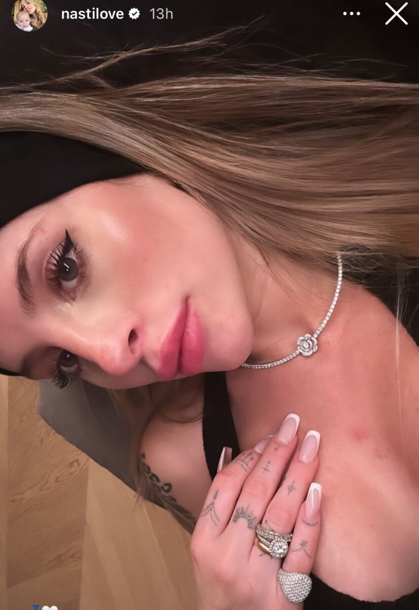 Galleria foto 'Chiara Nasti mostra la Collana vintage da oltre 4mila euro!' - foto 1