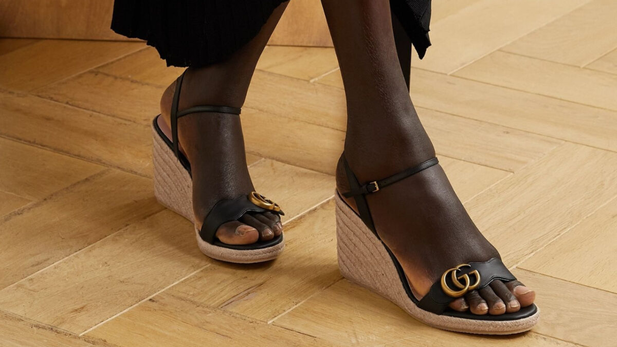 Le espadrillas con zeppa sono le scarpe chic dell’Estate 2024