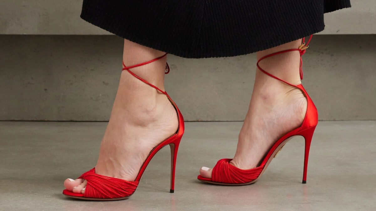I sandali rossi sono le scarpe più sexy dell’Estate. Che stile!