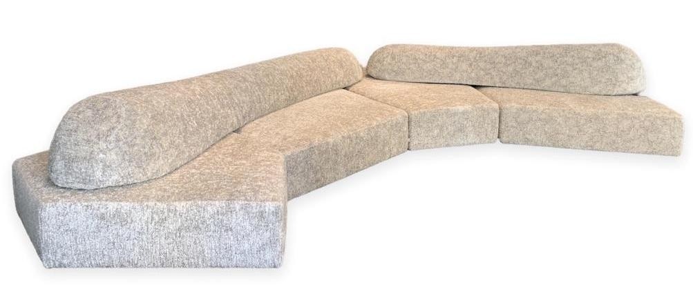 Galleria foto 'Ma l’avete visto il nuovo divano di Fedez? Ecco quanto costa…' - foto 1