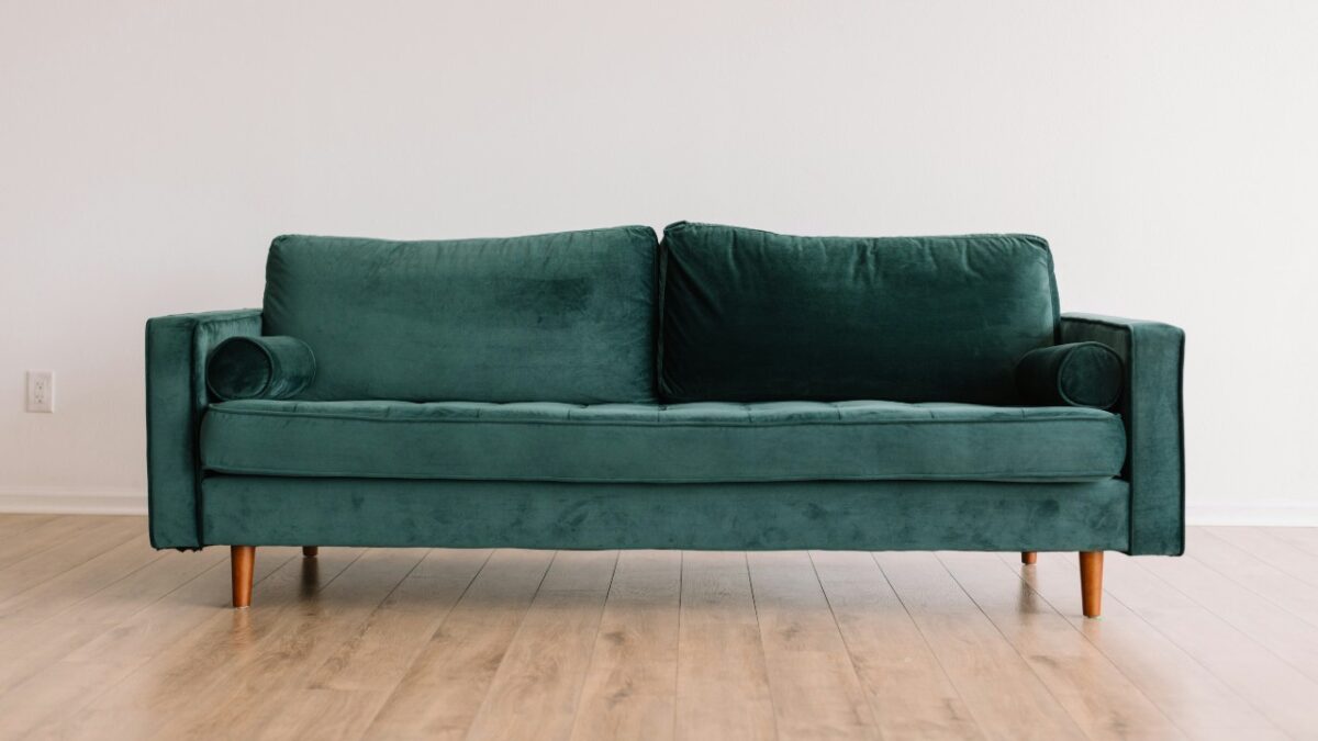 Galleria foto 'Come pulire la tappezzeria del Divano: il prodotto di cui hai assolutamente bisogno!' - foto 2