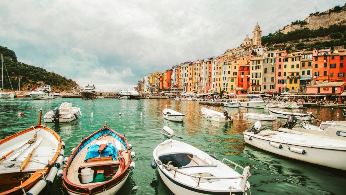 Case colorate e atmosfera da favola, questo borgo della Liguria è davvero magnifico…