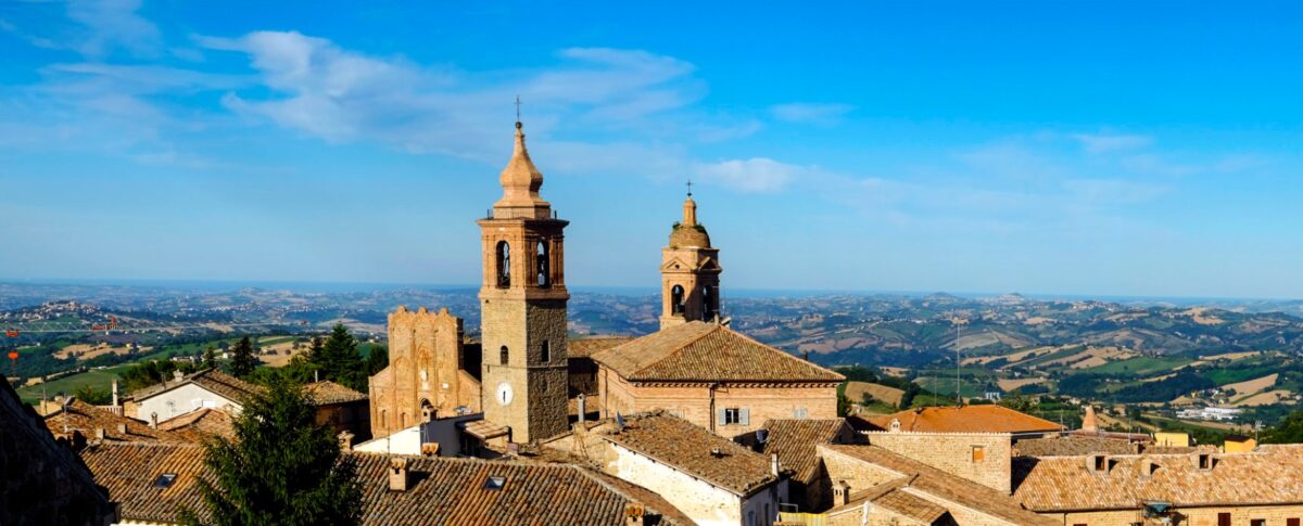 E’ il balcone dei Monti Sibillini, questo borgo marchigiano regala davvero un panorama mozzafiato!