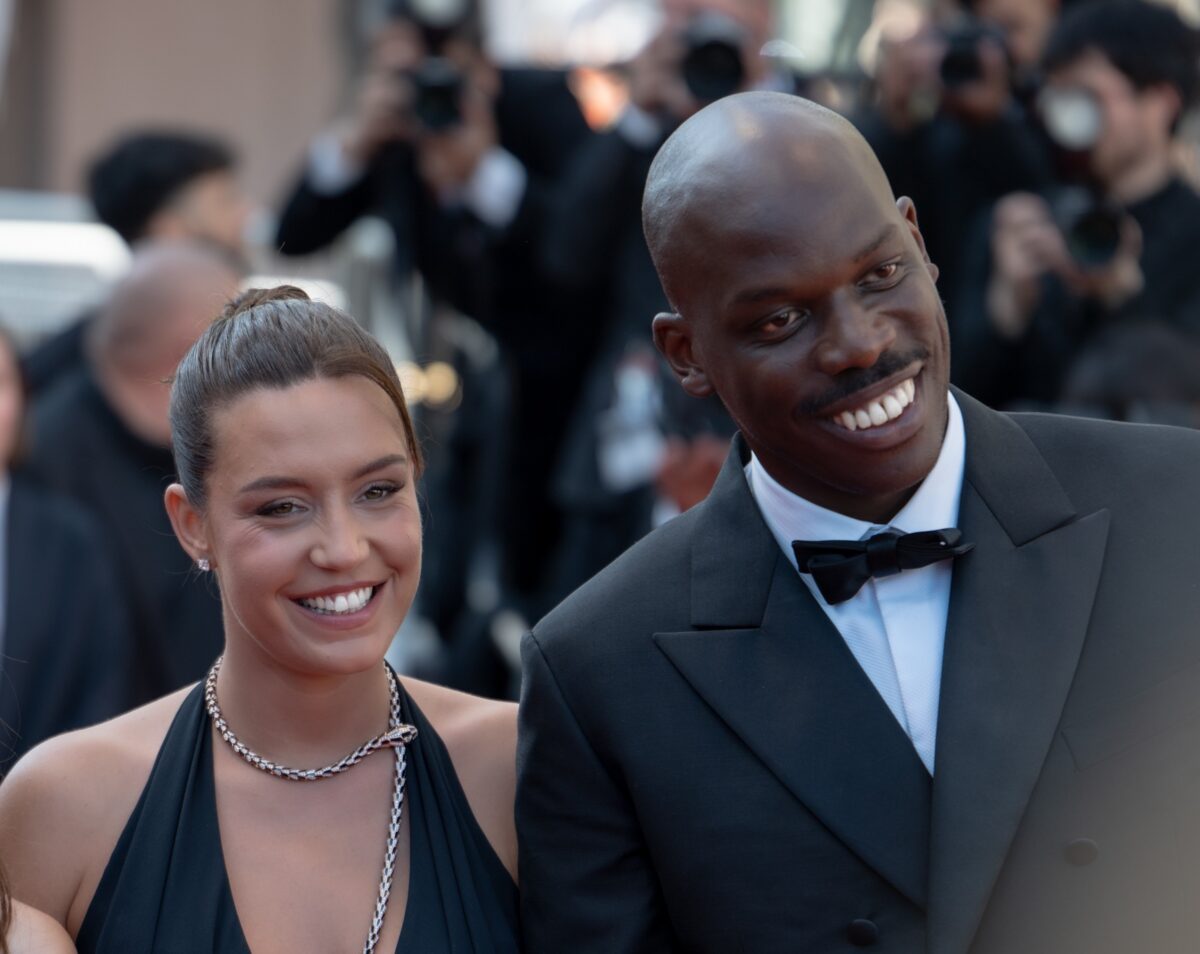 Galleria foto 'Cannes 2024, l’eleganza di lusso di Adèle Exarchopoulos: la collana è costosissima' - foto 1