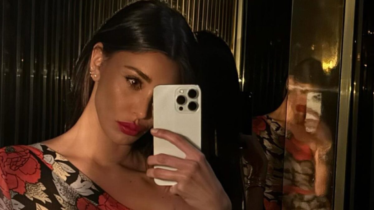 Belen Rodriguez non può fare a meno della sua Borsa di lusso: quanto costa?