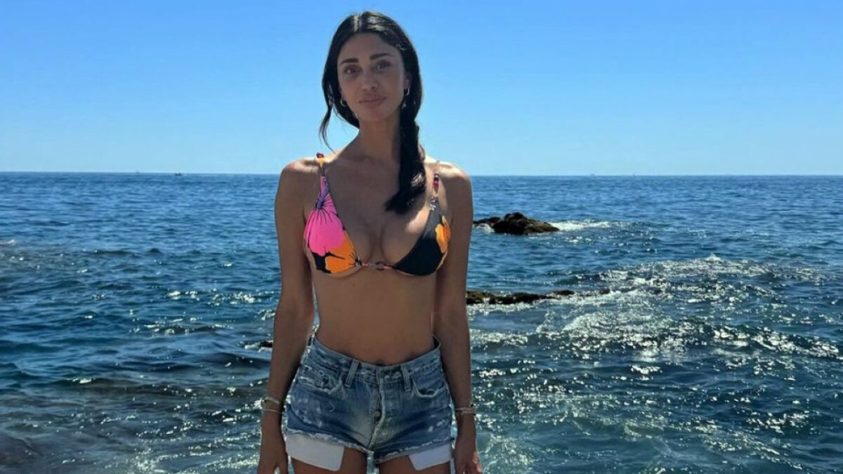 Belen Rodriguez, la Borsa crochet griffata non è per tutte le tasche!