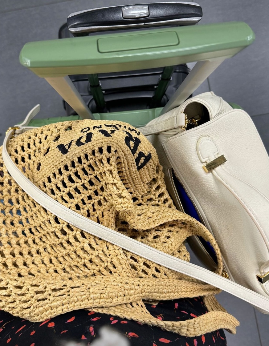 Galleria foto 'Belen Rodriguez, la Borsa crochet griffata non è per tutte le tasche!' - foto 1