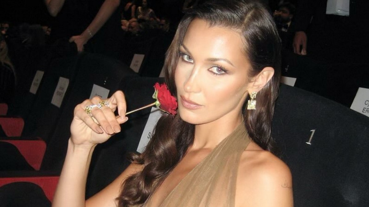 Bella Hadid, l’abito mini sulla croisette di Cannes 2024 fa tendenza: 4 minidress per imitarla