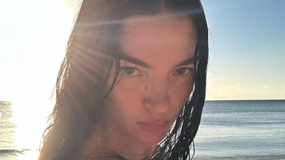 Cannes 2024, Mariacarla Boscono ruba la scena con i costosi gioielli Damiani