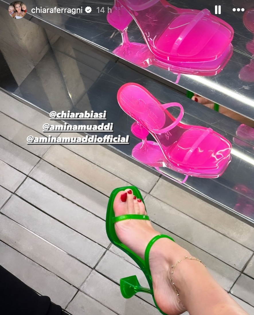 Galleria foto 'Chiara Ferragni sfoggia le Scarpe griffate più Cool: ecco il prezzo!' - foto 1