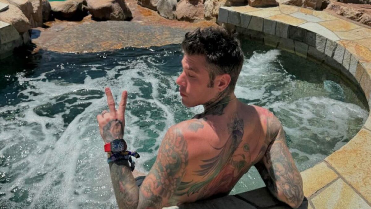 Fedez lancia “Sexy Shop” tra riferimenti a Chiara Ferragni e accessori di lusso