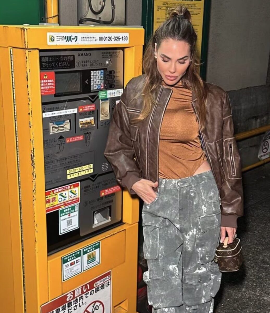 Galleria foto 'Ilary Blasi, vacanza in Giappone con la Mini-Bag griffata super costosa!' - foto 1