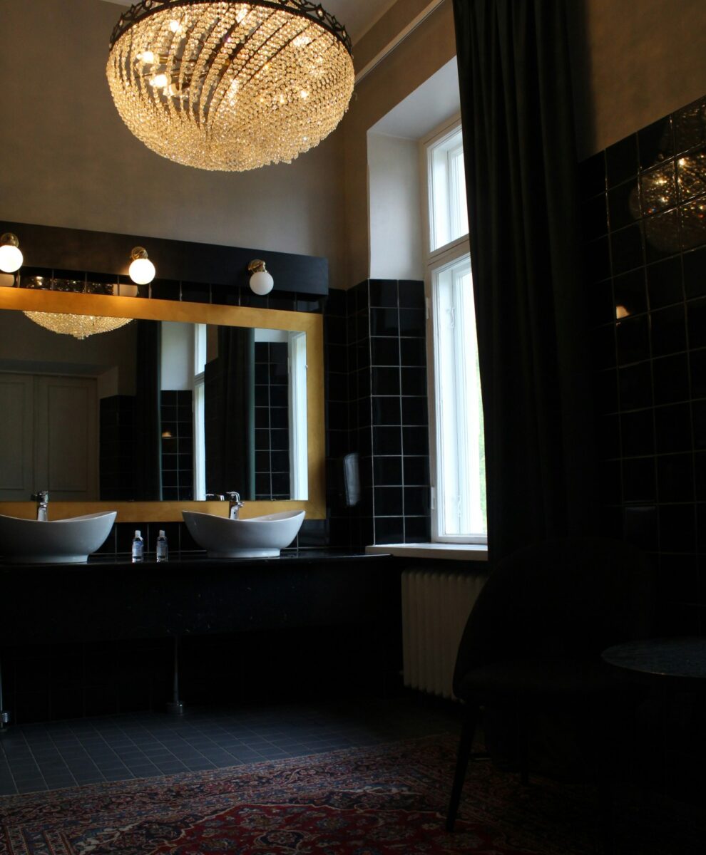 Galleria foto 'Sogni un Bagno Nero o con tonalità scure? Ecco pro e contro…' - foto 2