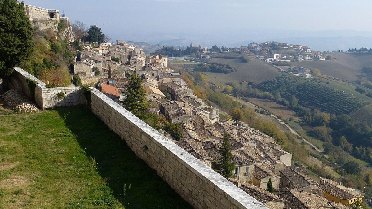 Questo piccolo borgo abruzzese nasconde una particolarità davvero unica