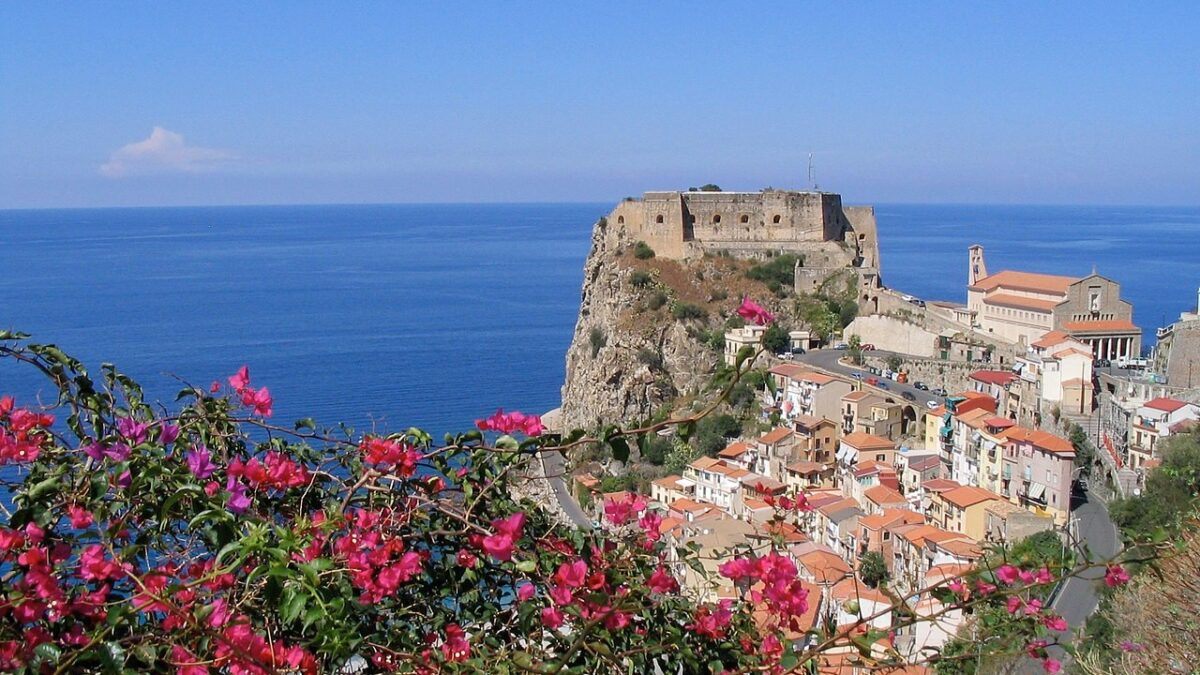 La leggenda di questo borgo calabro è citata anche nell’Odissea. Vi stupirà!