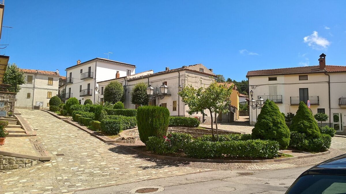 È il borgo più piccolo della Basilicata, una vera perla nel cuore della Lucania…