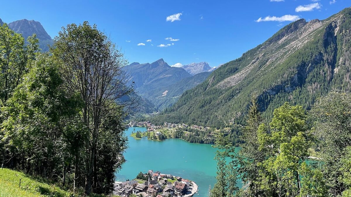 Un pittoresco borgo Veneto nel cuore delle Dolomiti da scoprire in Primavera