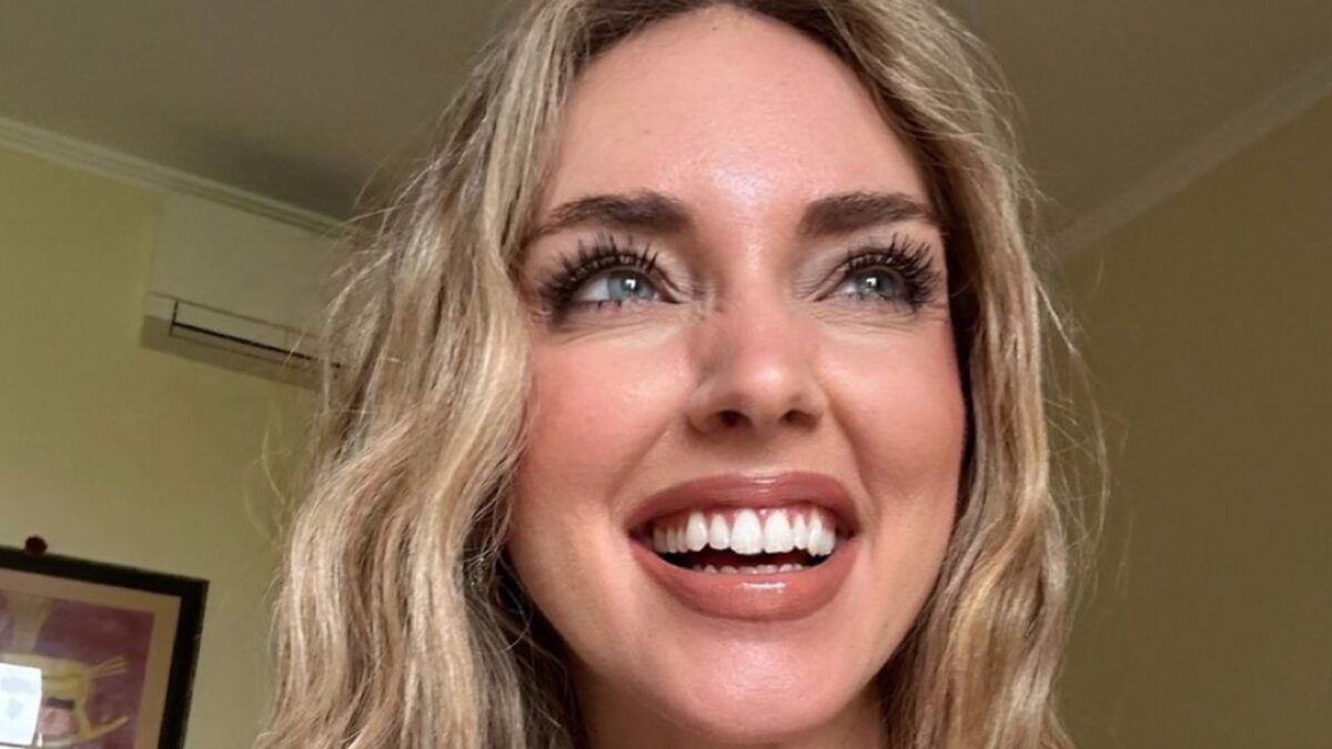 Chiara Ferragni non bada a spese per gli accessori griffati Miu Miu!