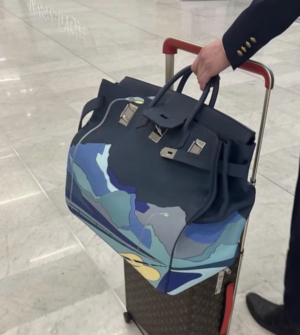 Galleria foto 'Elettra Lamborghini, in viaggio con l’esclusiva Hermès che vale oltre 50mila euro!' - foto 1