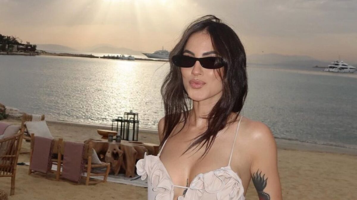 Giulia De Lellis, per le vacanze in Grecia spende 1700 euro a notte!