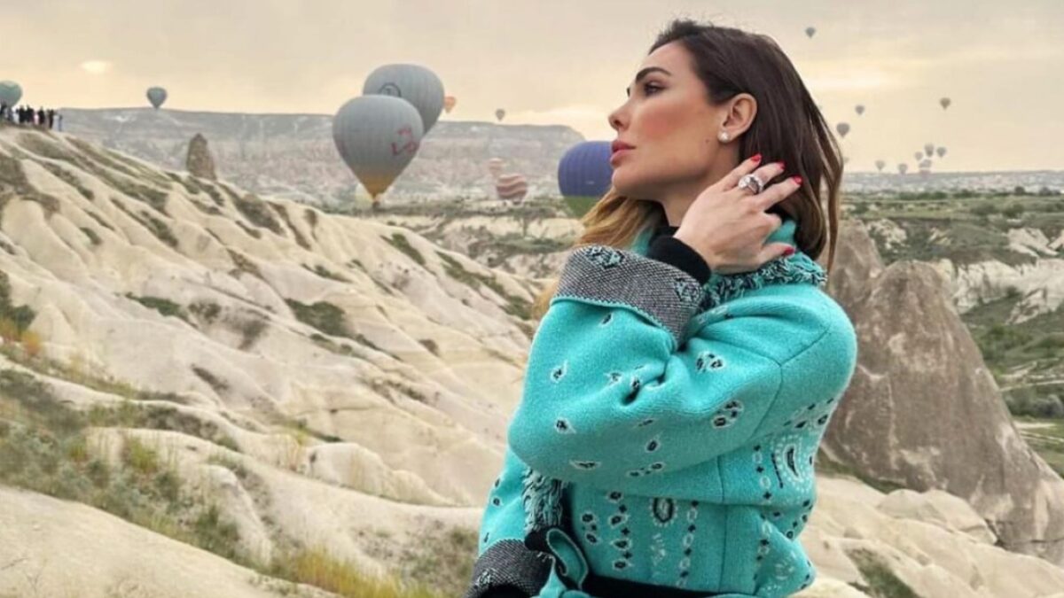 Ilary Blasi gira un secondo Documentario dopo Unica: davanti le telecamere con la collana deluxe
