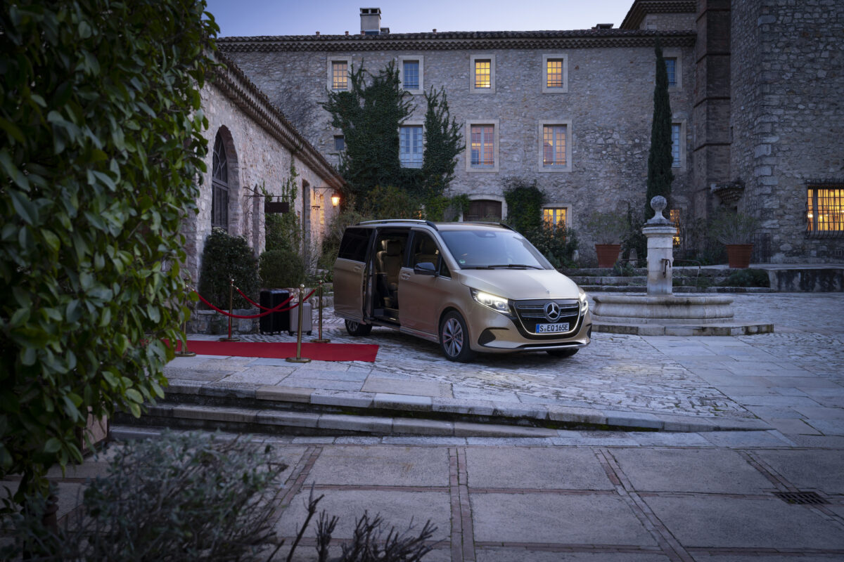 Galleria foto 'Il suo nome è Mercedes-Benz Classe V, ed è il Van più Cool (e Chic) del mercato delle Auto' - foto 3