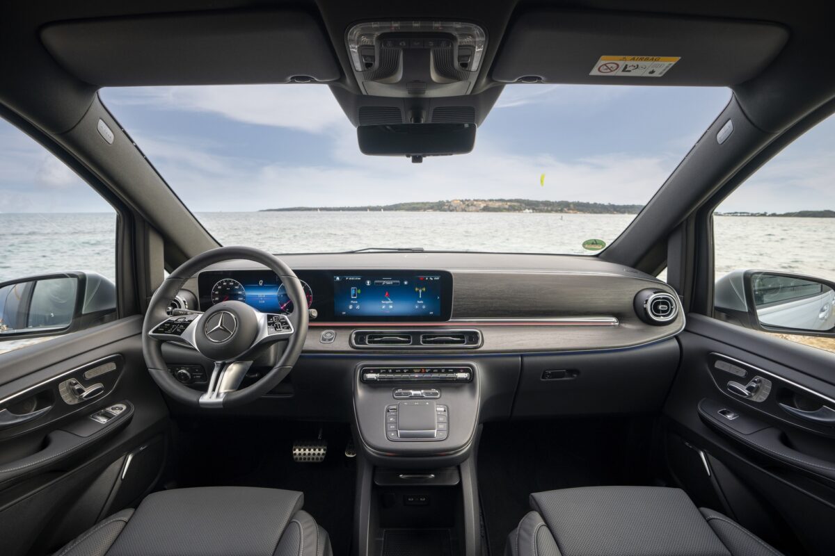 Galleria foto 'Il suo nome è Mercedes-Benz Classe V, ed è il Van più Cool (e Chic) del mercato delle Auto' - foto 2