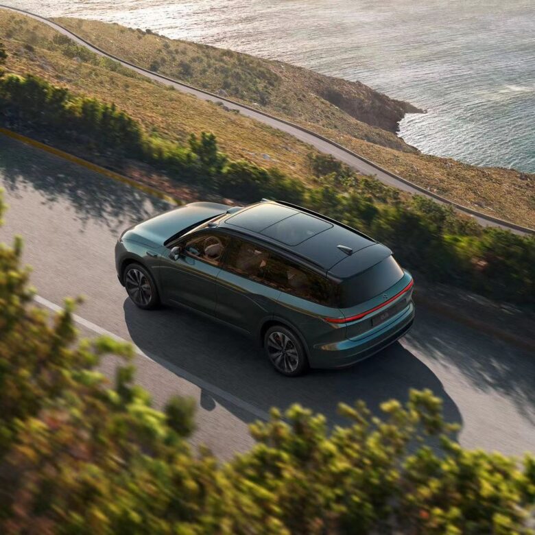 NIO EL8 SUV cinese