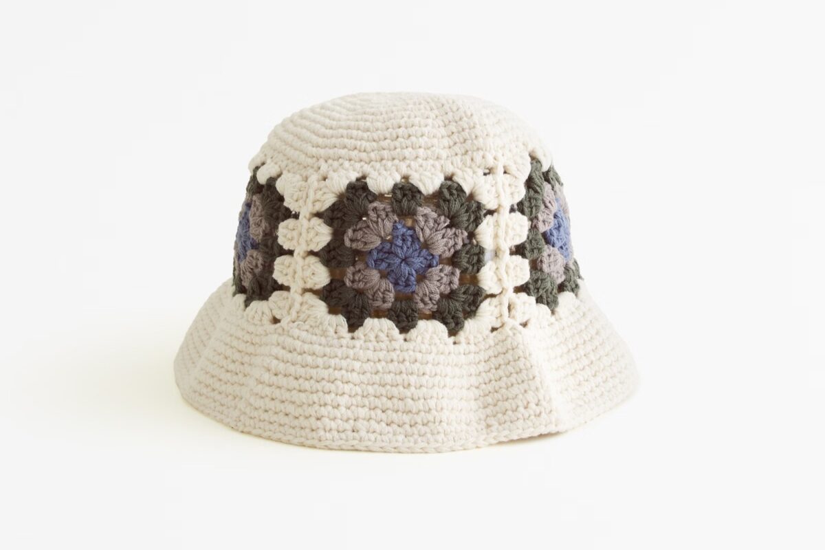 Galleria foto 'Moda Uomo: Cappelli, Espadrillas e Gioielli, ecco gli Accessori imperdibili dell’Estate 2024' - foto 1