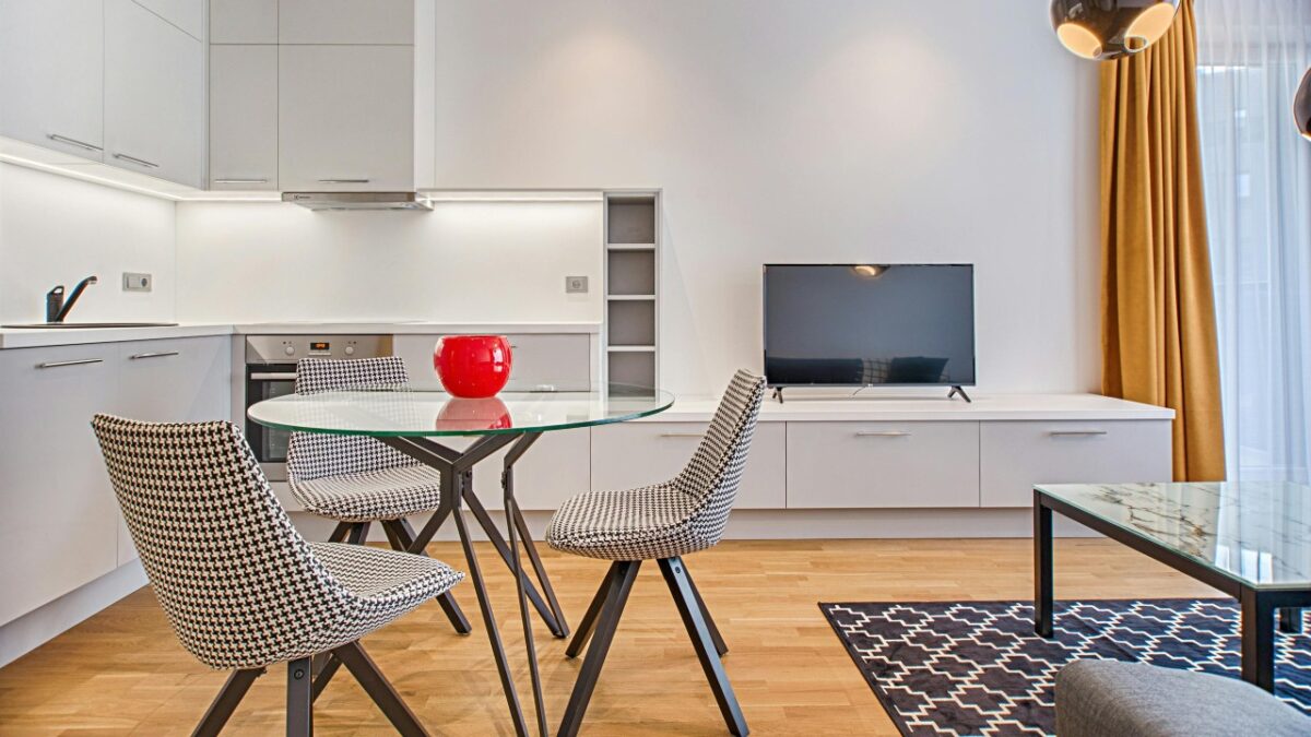 Galleria foto 'Il segreto dei Mobili Trasparenti: perché scegliere vetro, cristallo o plexiglass' - foto 2