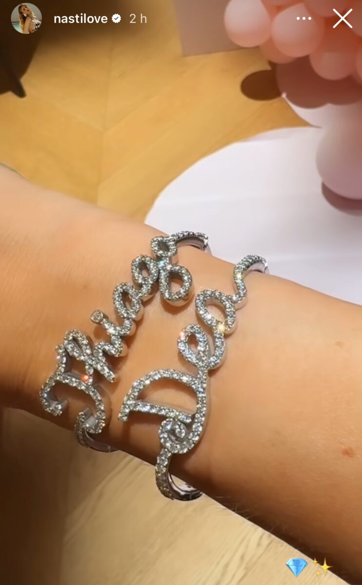 Galleria foto 'Chiara Nasti mamma bis, spunta un nuovo lussuoso bracciale di Diamanti per la figlia Dea' - foto 1
