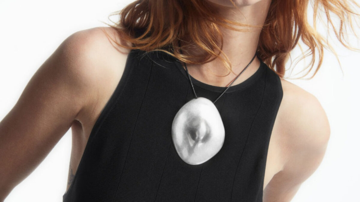 È questa la collana che aggiunge un tocco estivo a tutti i look