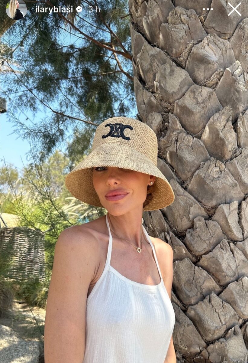 Galleria foto 'Ilary Blasi, il Cappello alla moda non è per tutte le tasche: chi lo firma?' - foto 1