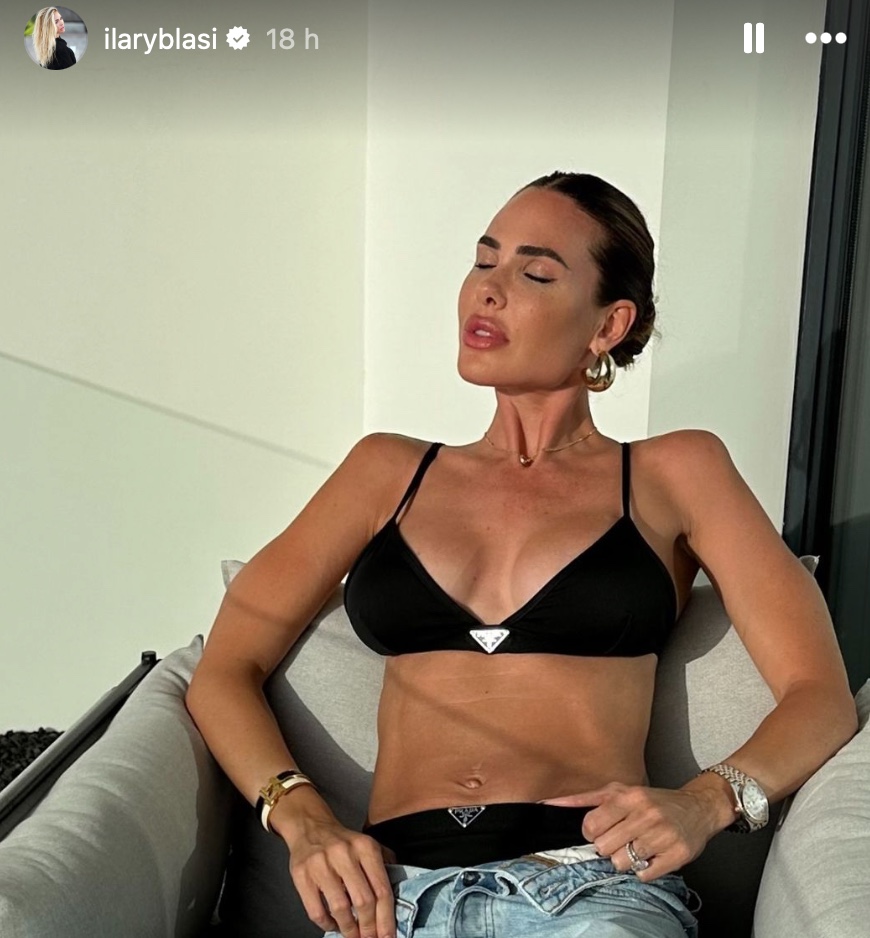 Galleria foto 'Ilary Blasi sfoggia intimo griffato in vacanza a Tenerife: quanto costa e chi lo firma' - foto 1