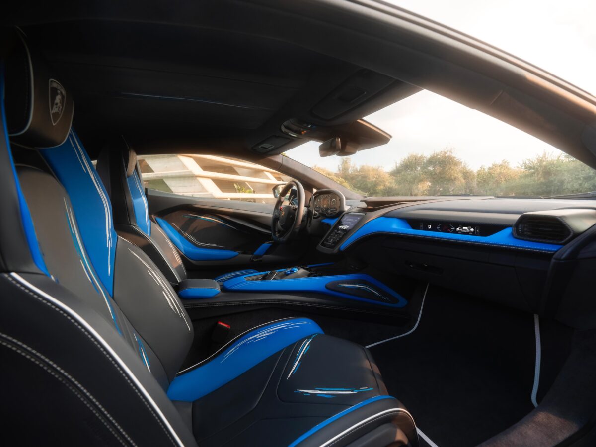 Galleria foto 'Una Lamborghini per celebrare la Sardegna, una Revuelto speciale e tutta da scoprire!' - foto 1