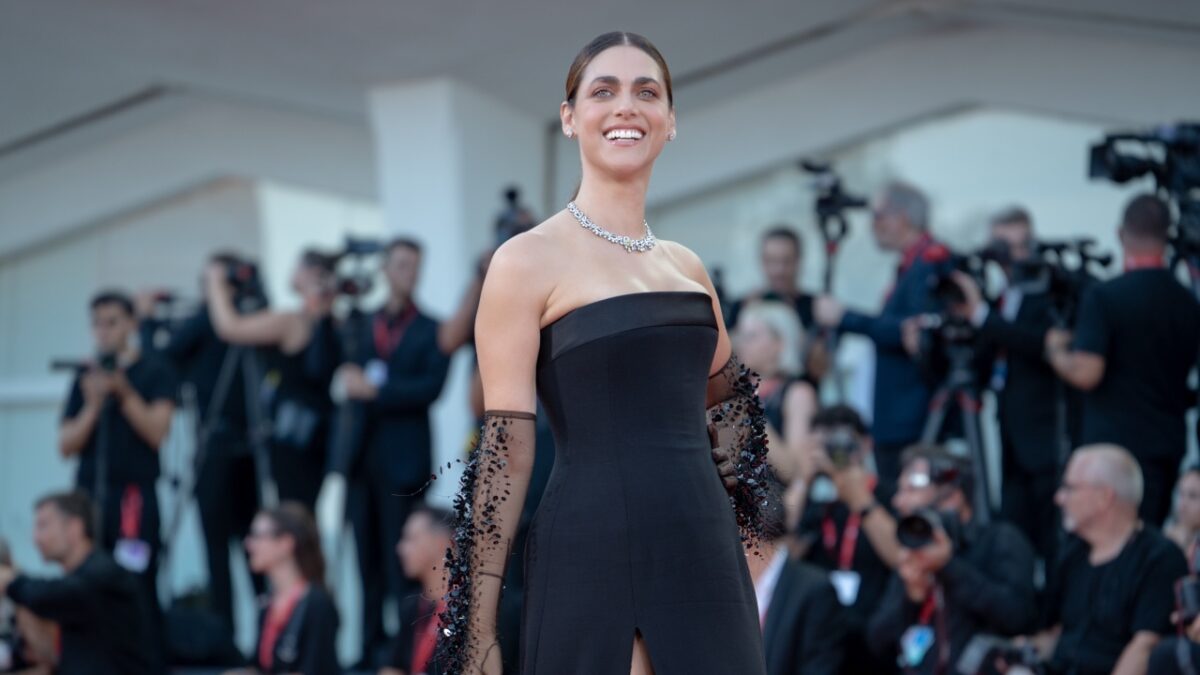 Galleria foto 'Venezia 2024, Miriam Leone brilla con il collier super lusso di Bulgari' - foto 1