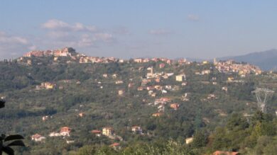 Il borgo dai panorami mozzafiato dove storia e gusto si incontrano