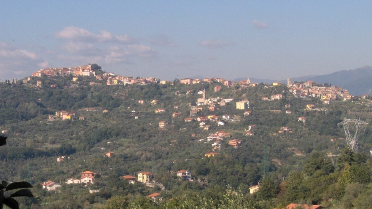 Un piccolo Borgo tra mare e monti: ecco un’altra incantevole perla della Liguria da scoprire subito!