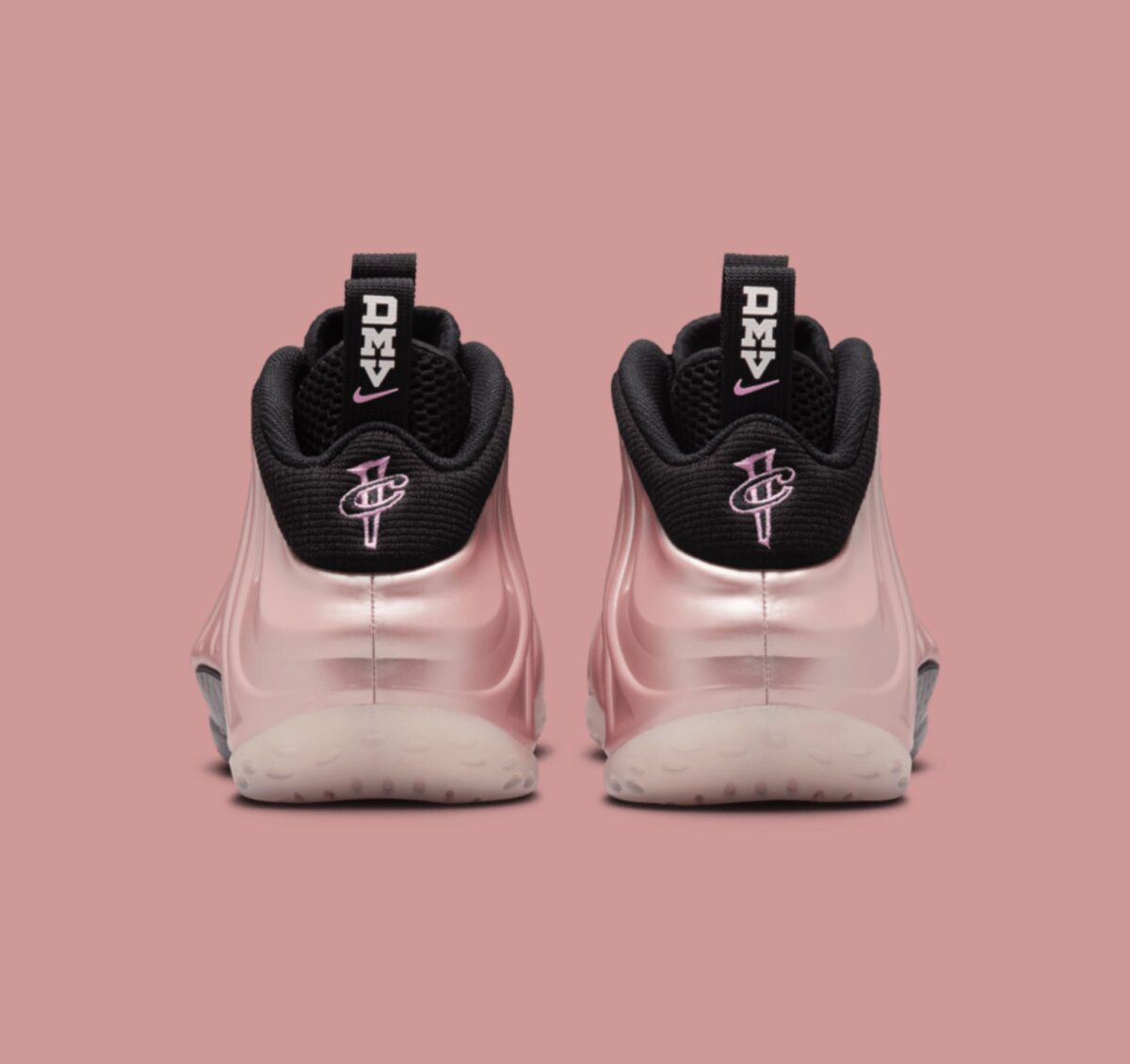 Galleria foto 'Nike x Wale, ecco le nuove Foamposite: rosa e nero, il mix del momento!' - foto 1