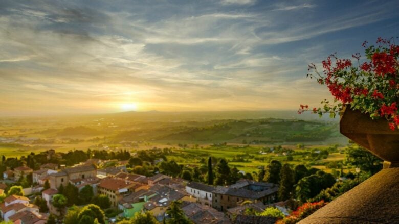 C’è un Borgo nascosto in Romagna dove natura, arte e buon vino si incontrano