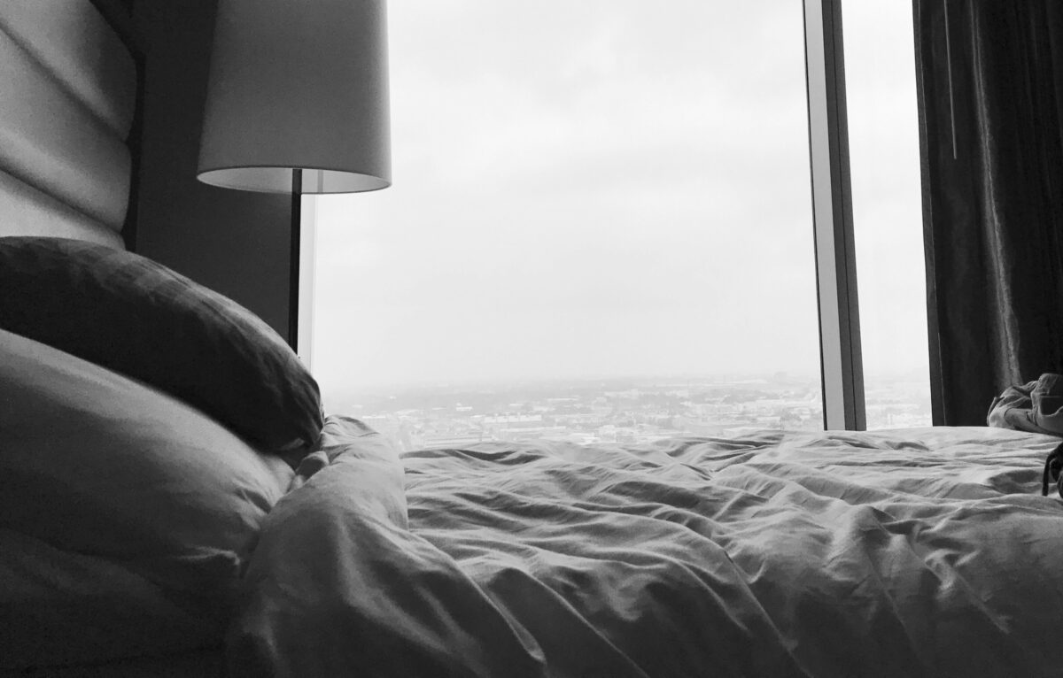 Galleria foto 'Letto al centro della Camera da Letto, ecco quando è meglio evitarlo…' - foto 3