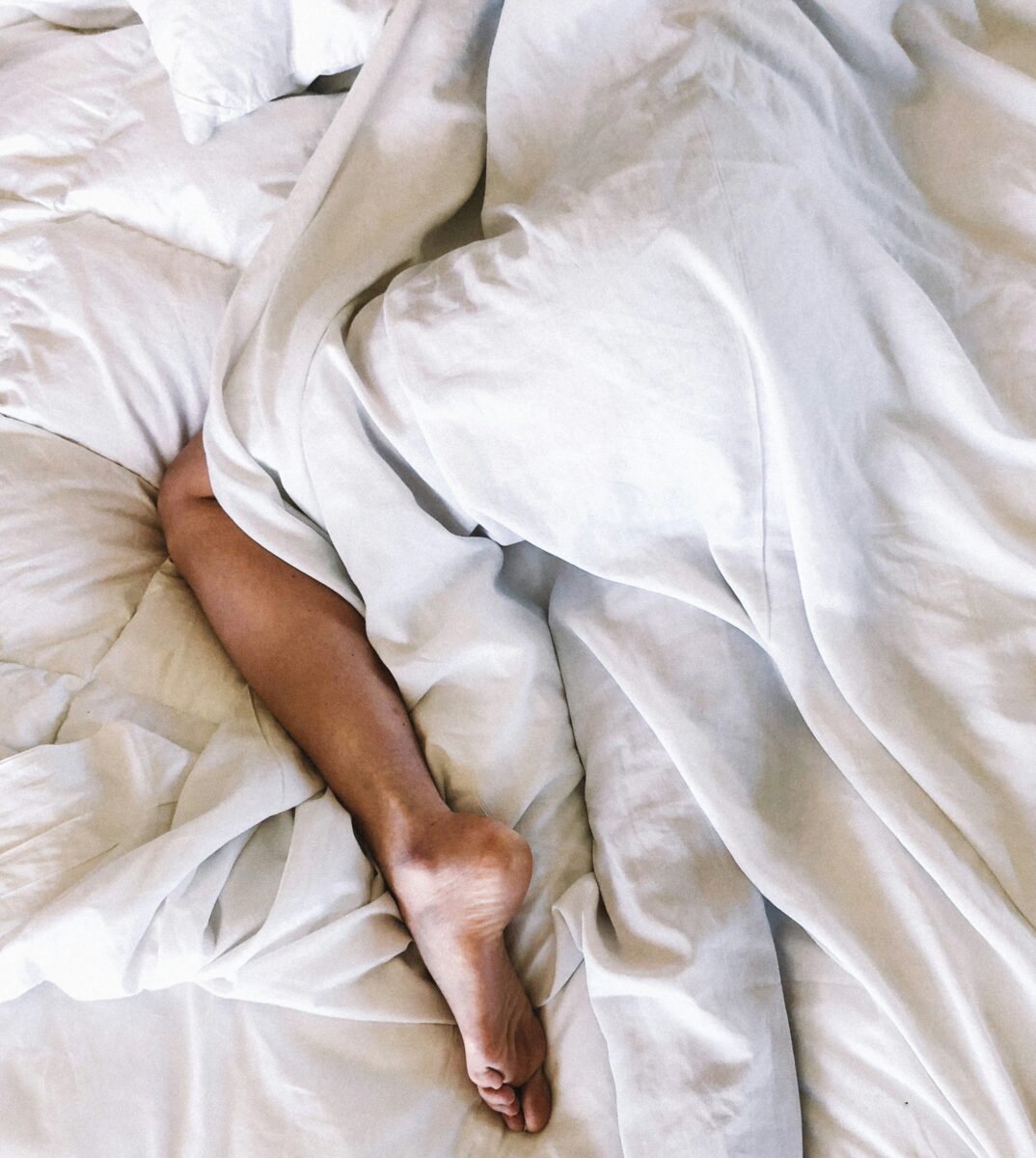 Galleria foto 'Letto al centro della Camera da Letto, ecco quando è meglio evitarlo…' - foto 4