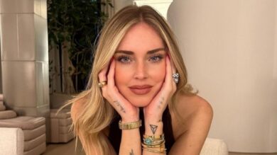 Chiara Ferragni sfoggia (con stile) la borsa griffata che non ti aspetti!